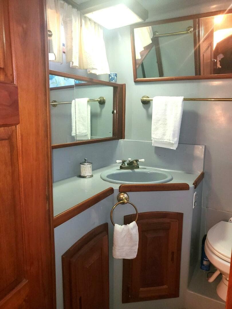 1985 Californian 5239 Cockpit — photo 43