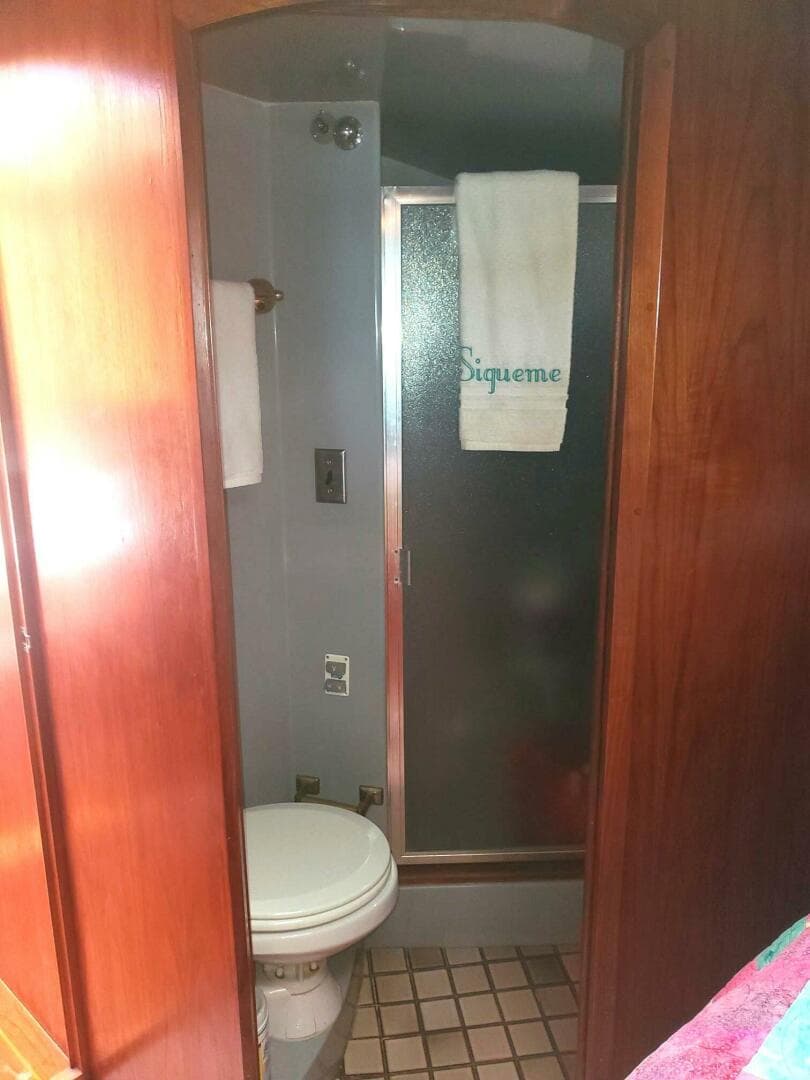 1985 Californian 5239 Cockpit — photo 42