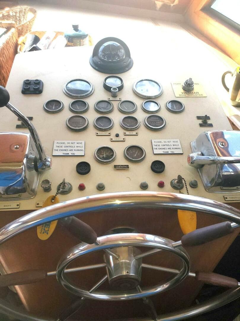 1985 Californian 5239 Cockpit — photo 19
