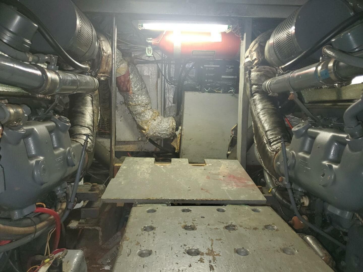 1985 Californian 5239 Cockpit — photo 11