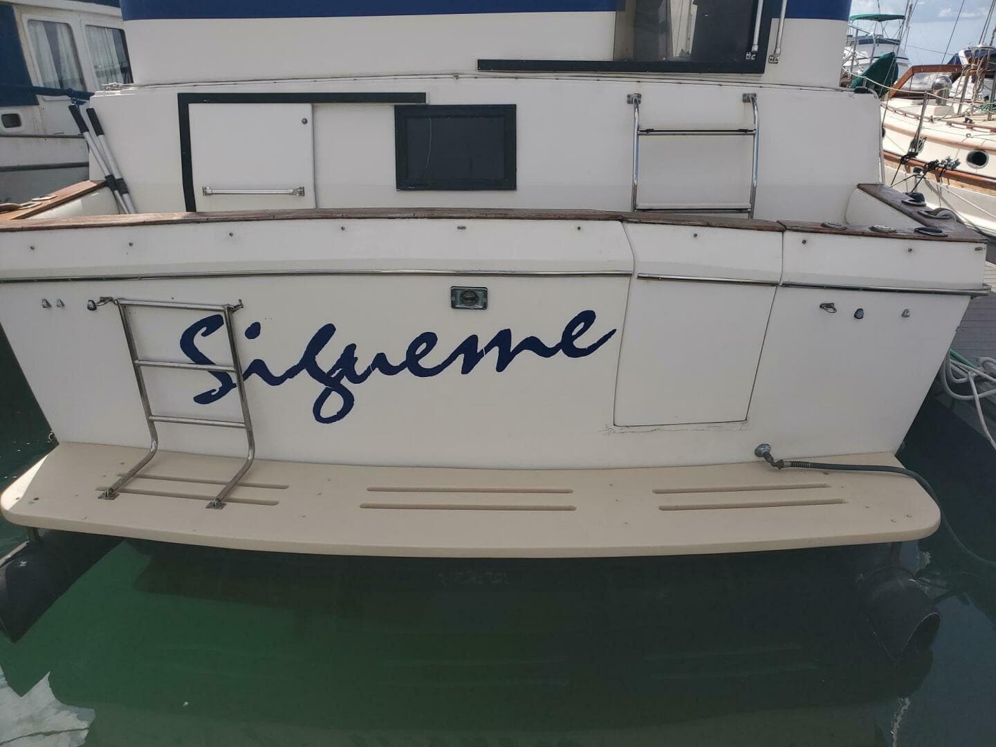 1985 Californian 5239 Cockpit — photo 7