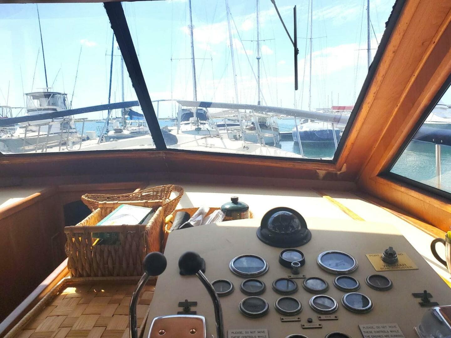 1985 Californian 5239 Cockpit — photo 18