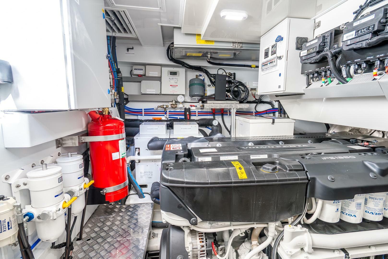 2025 Pearl 63 — photo 81