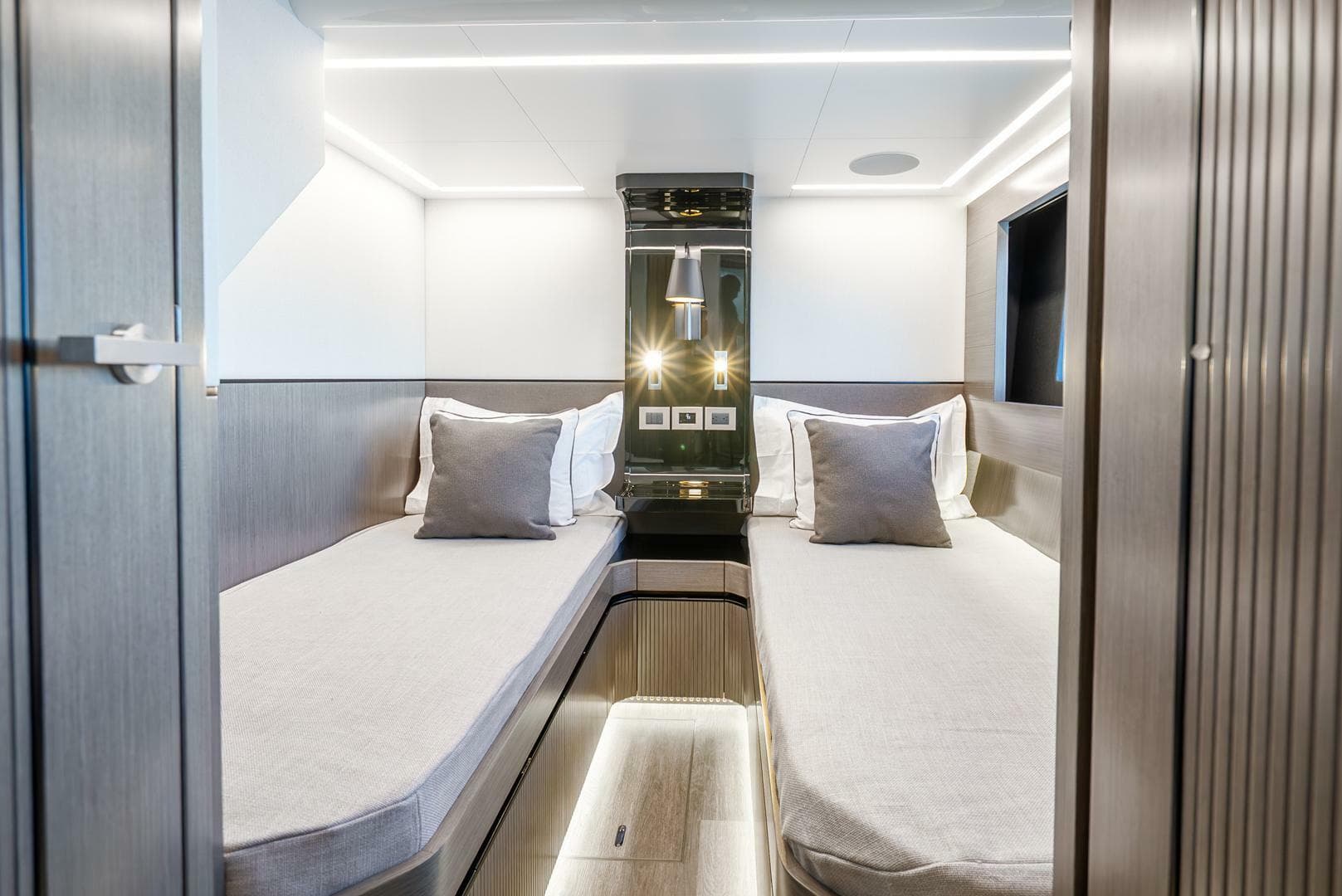 2025 Pearl 63 — photo 56