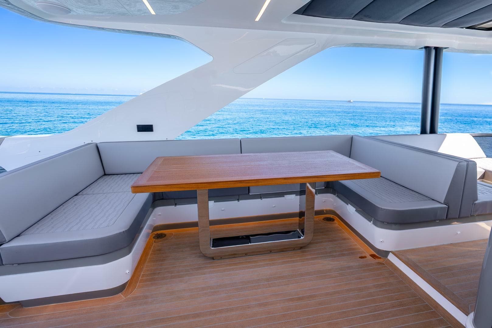 2025 Pearl 63 — photo 76