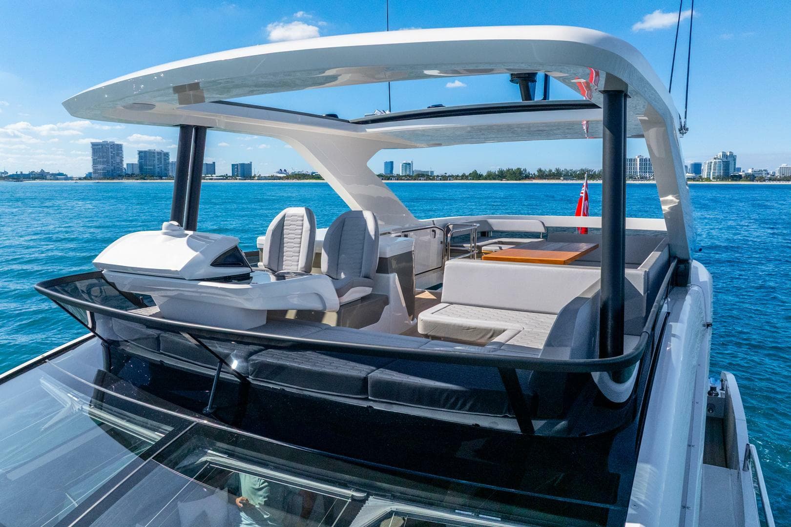 2025 Pearl 63 — photo 9