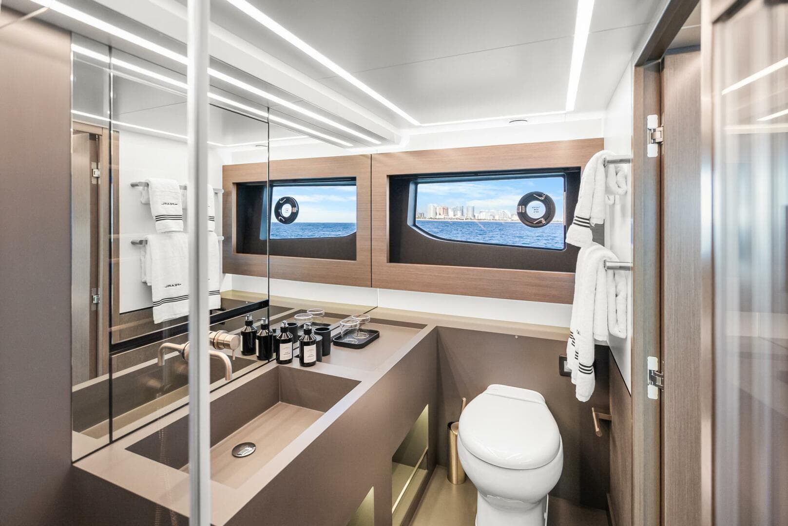 2025 Pearl 63 — photo 36