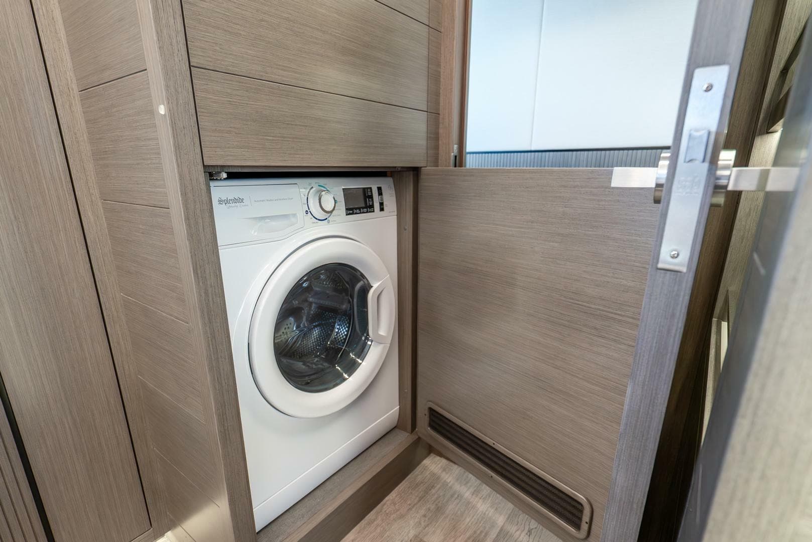 2025 Pearl 63 — photo 57