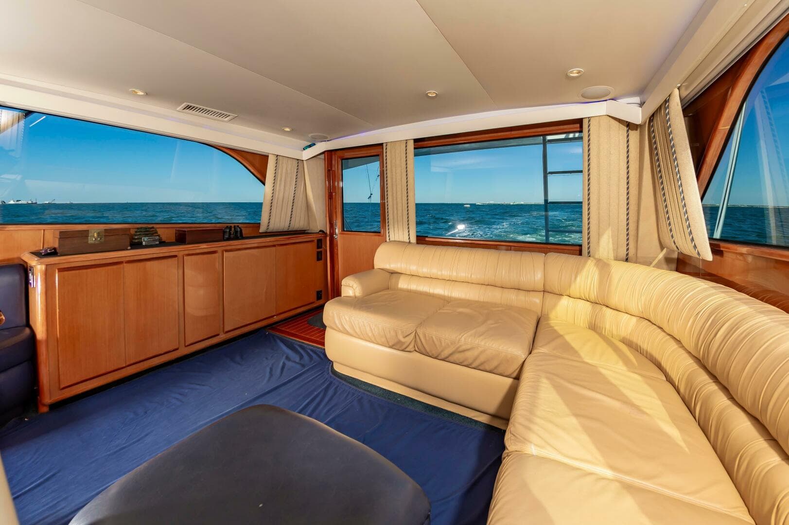 2001 Viking 50 Convertible — photo 34