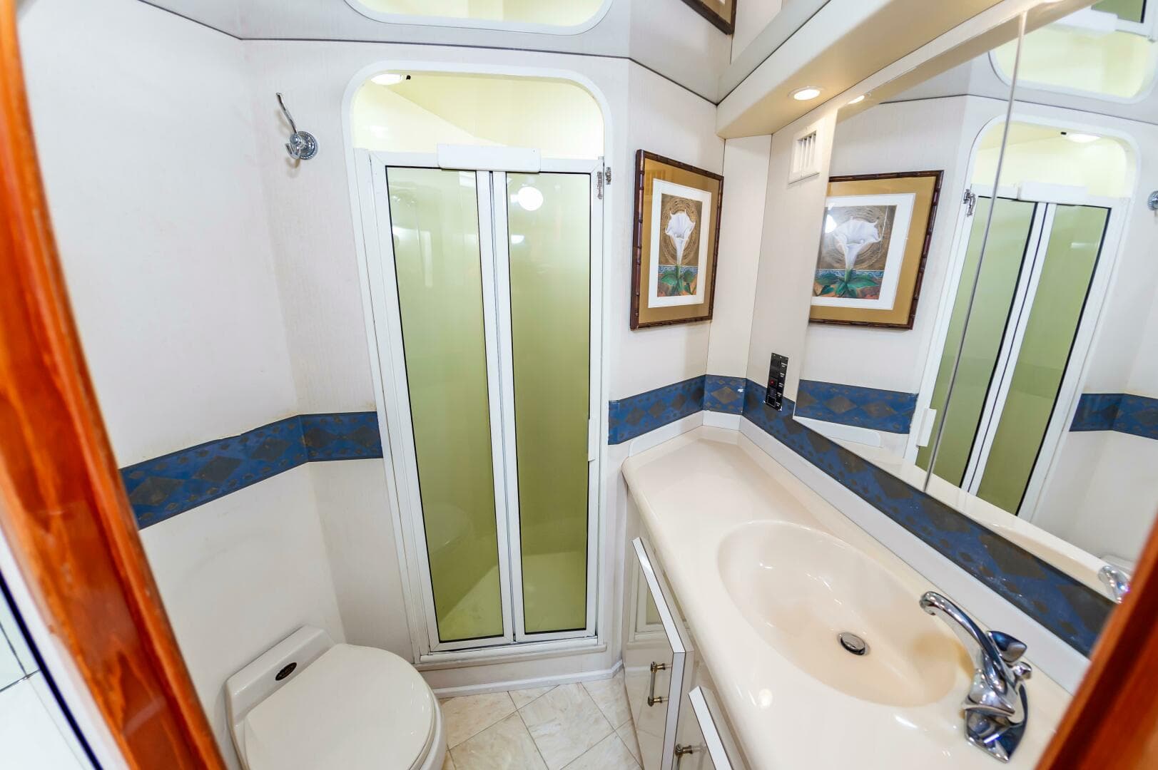 2001 Viking 50 Convertible — photo 49