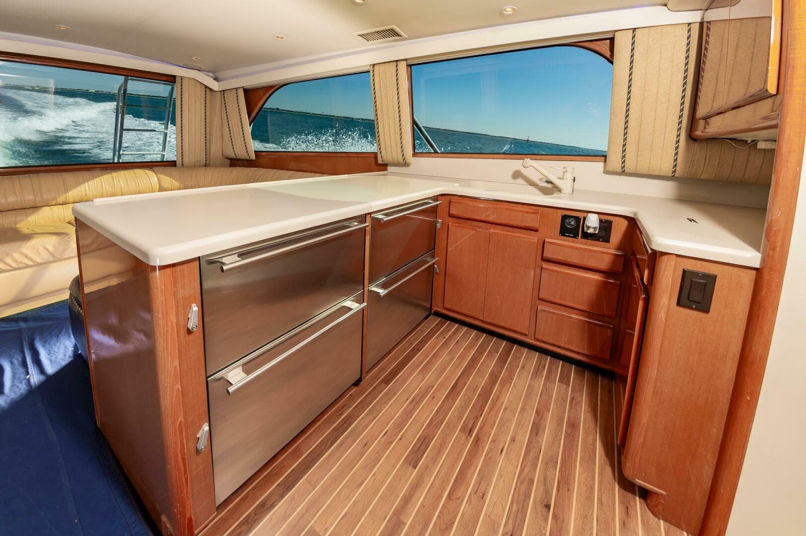 2001 Viking 50 Convertible — photo 38