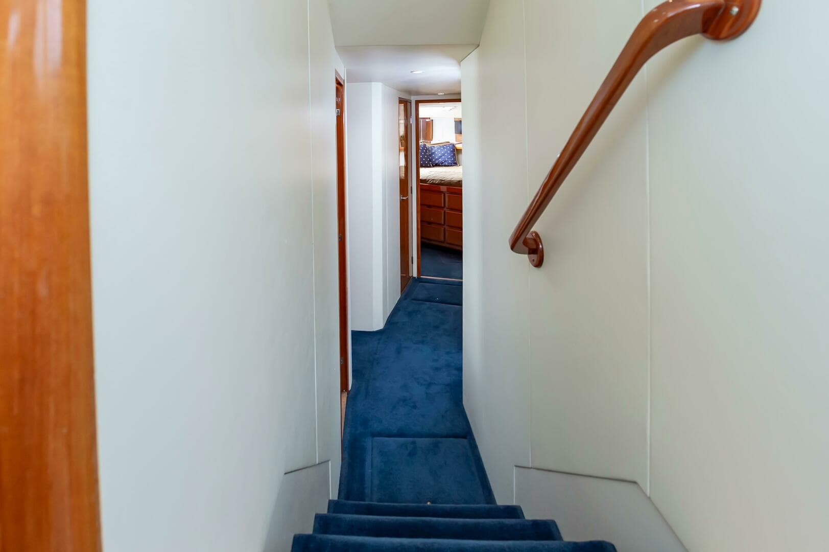 2001 Viking 50 Convertible — photo 43