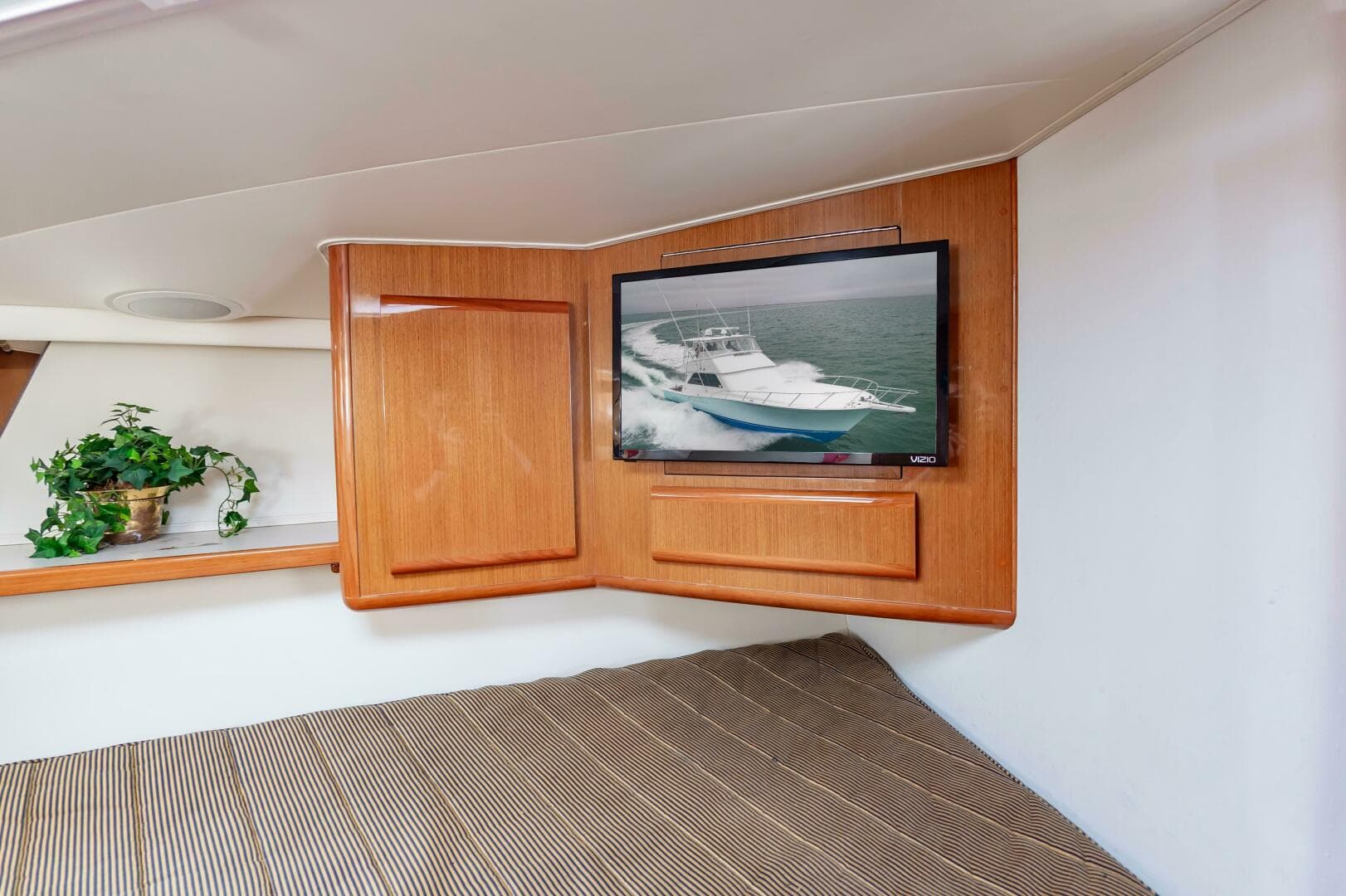 2001 Viking 50 Convertible — photo 55