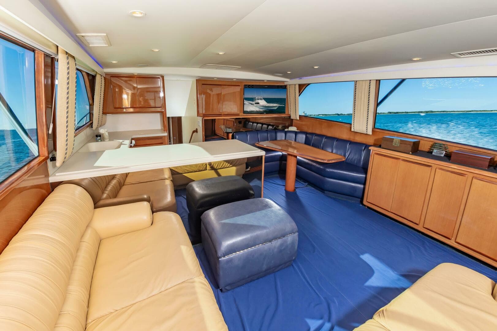 2001 Viking 50 Convertible — photo 32