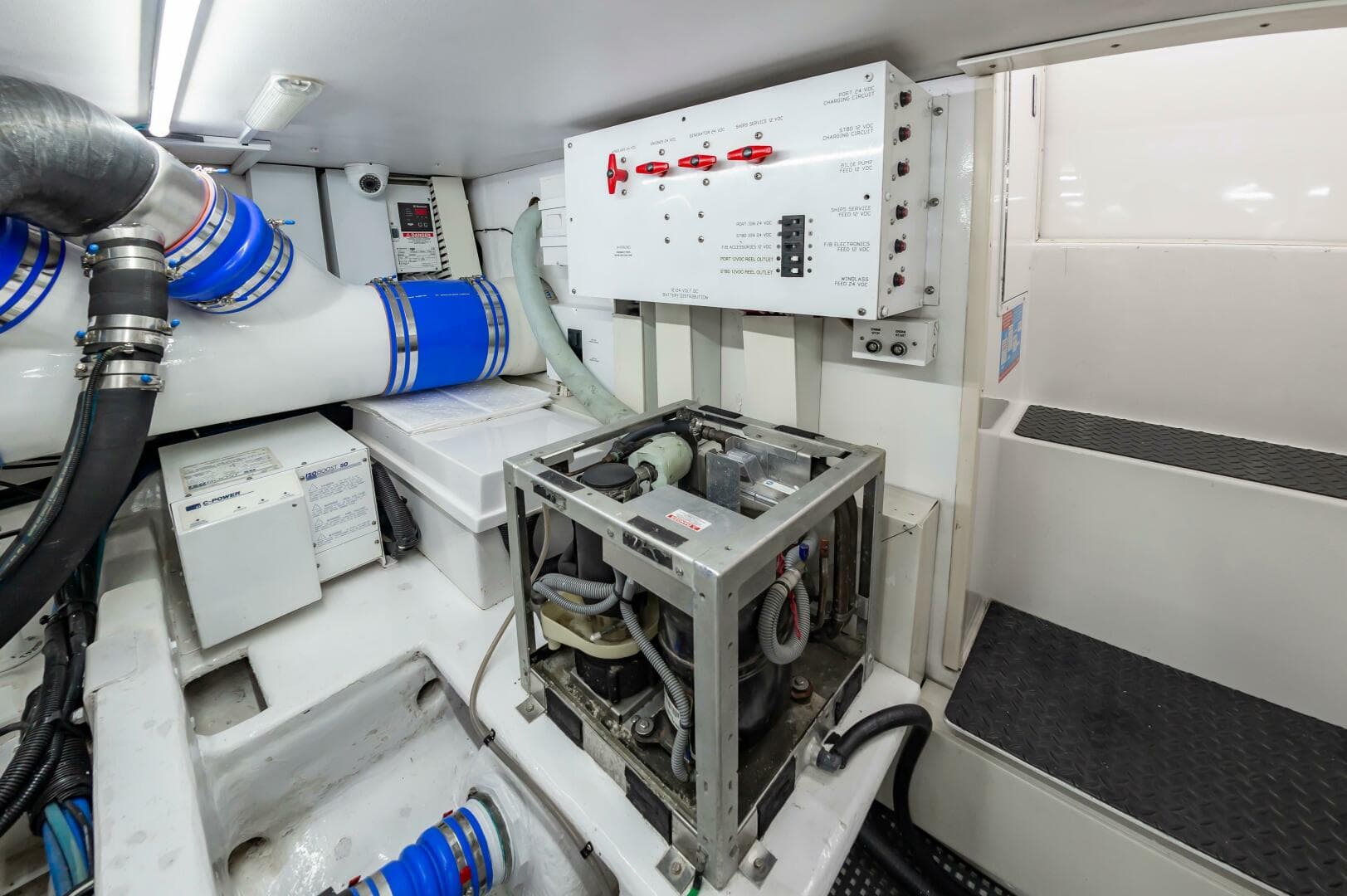 2001 Viking 50 Convertible — photo 61