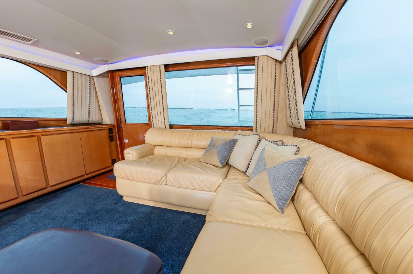 2001 Viking 50 Convertible — photo 33