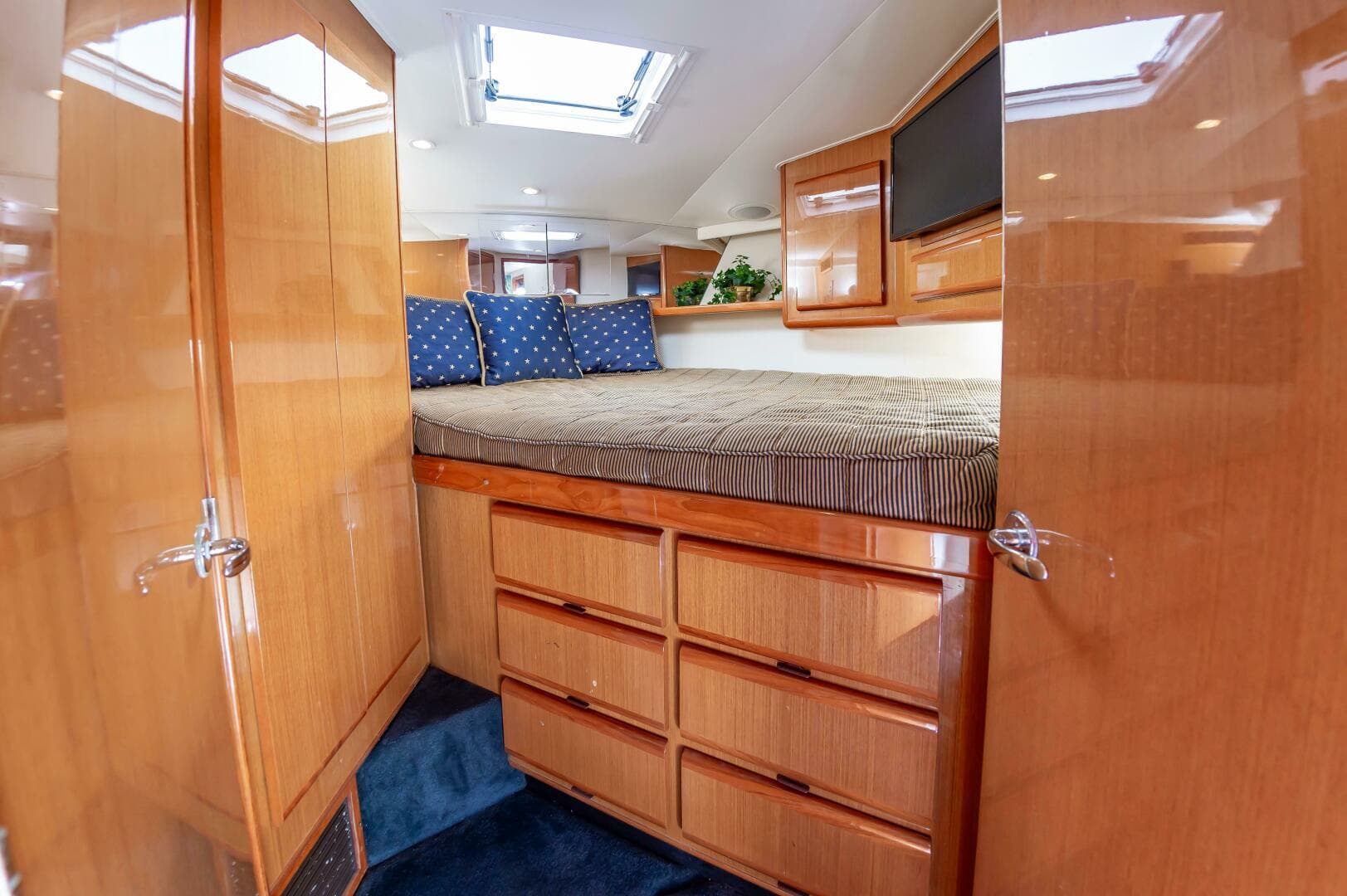 2001 Viking 50 Convertible — photo 54