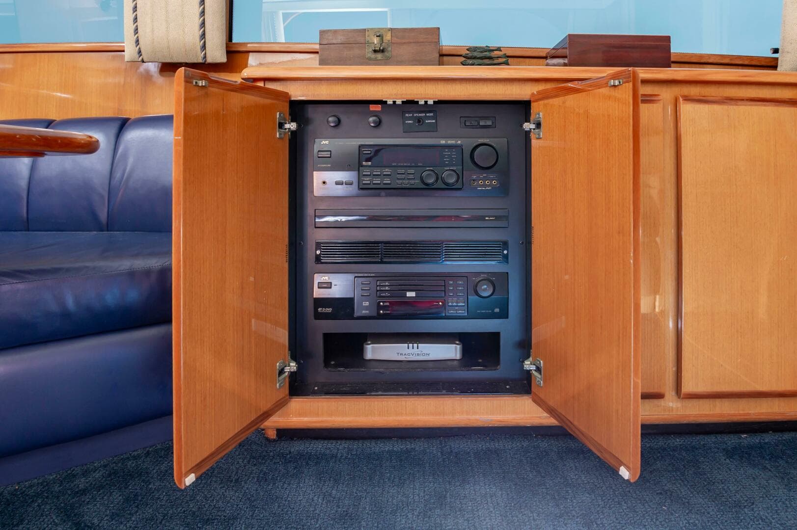 2001 Viking 50 Convertible — photo 36