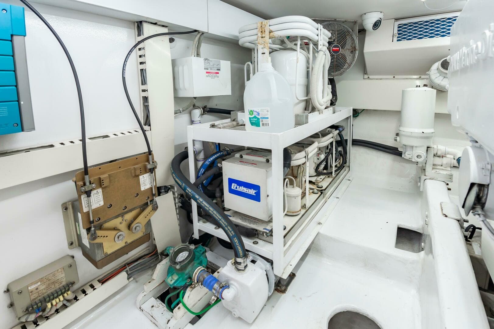 2001 Viking 50 Convertible — photo 64