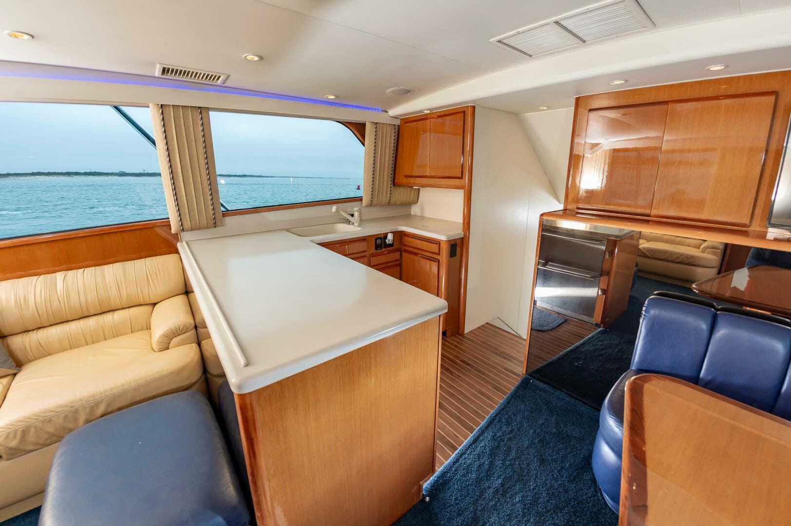 2001 Viking 50 Convertible — photo 30