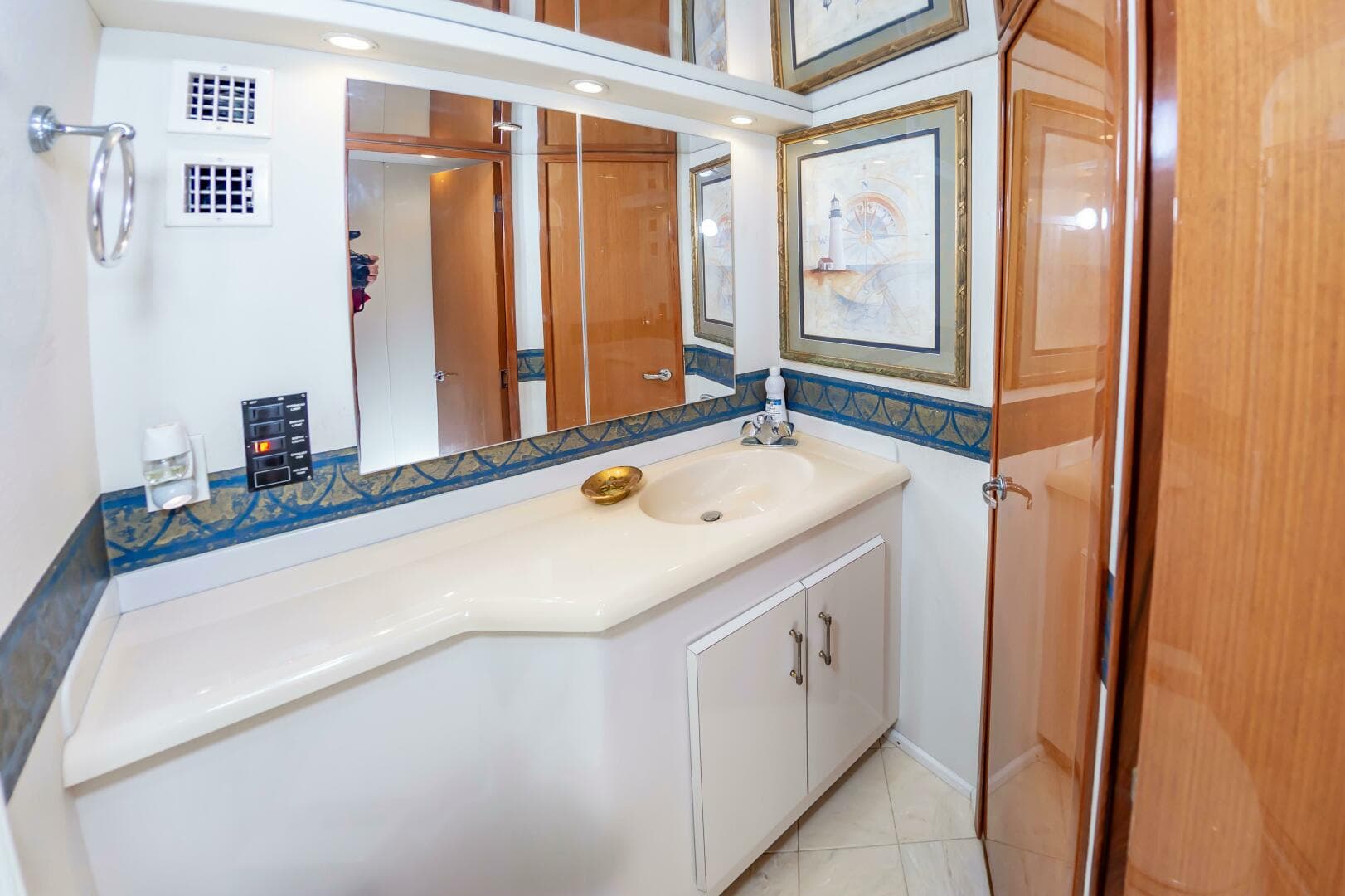 2001 Viking 50 Convertible — photo 58