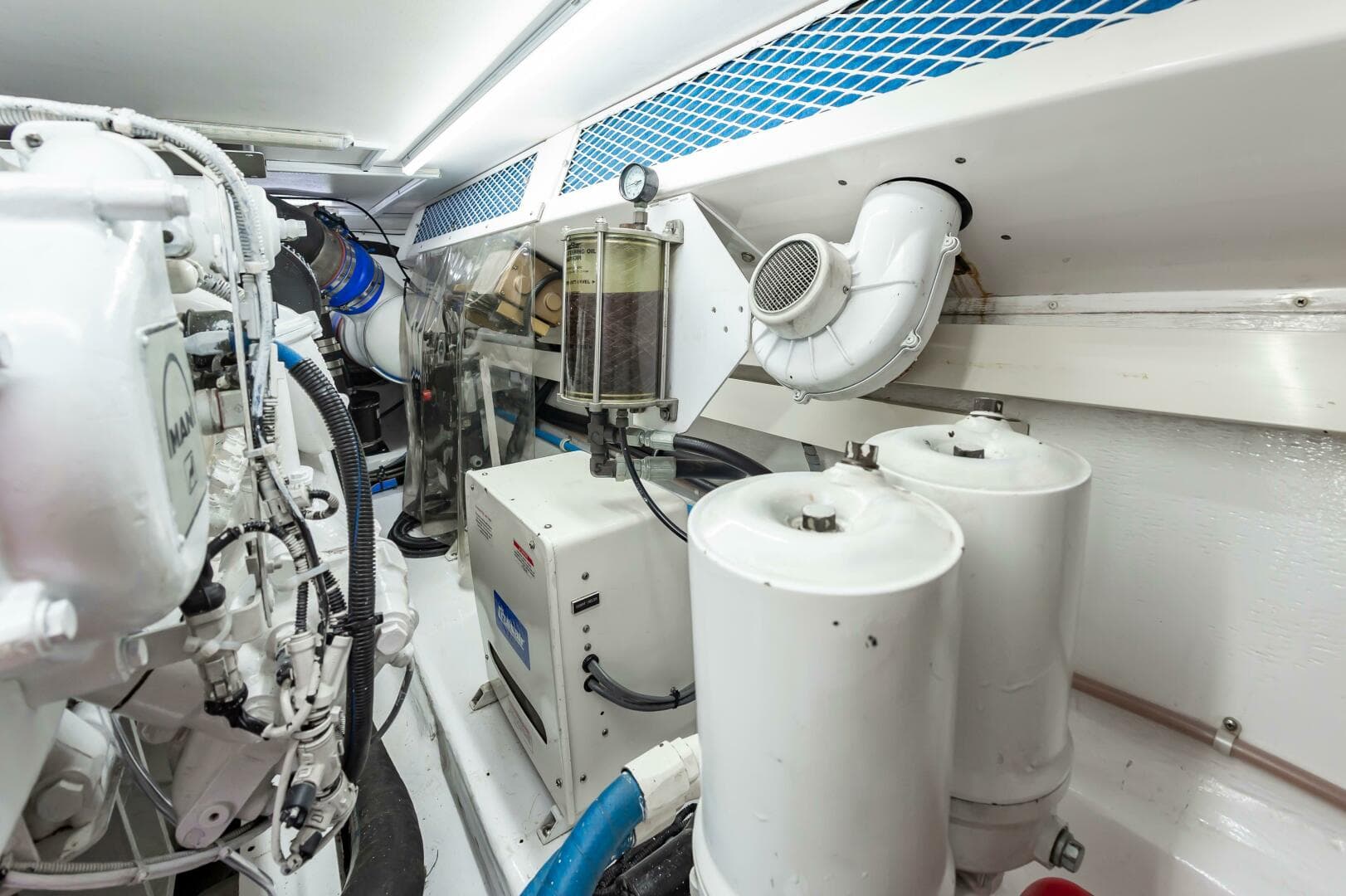 2001 Viking 50 Convertible — photo 68