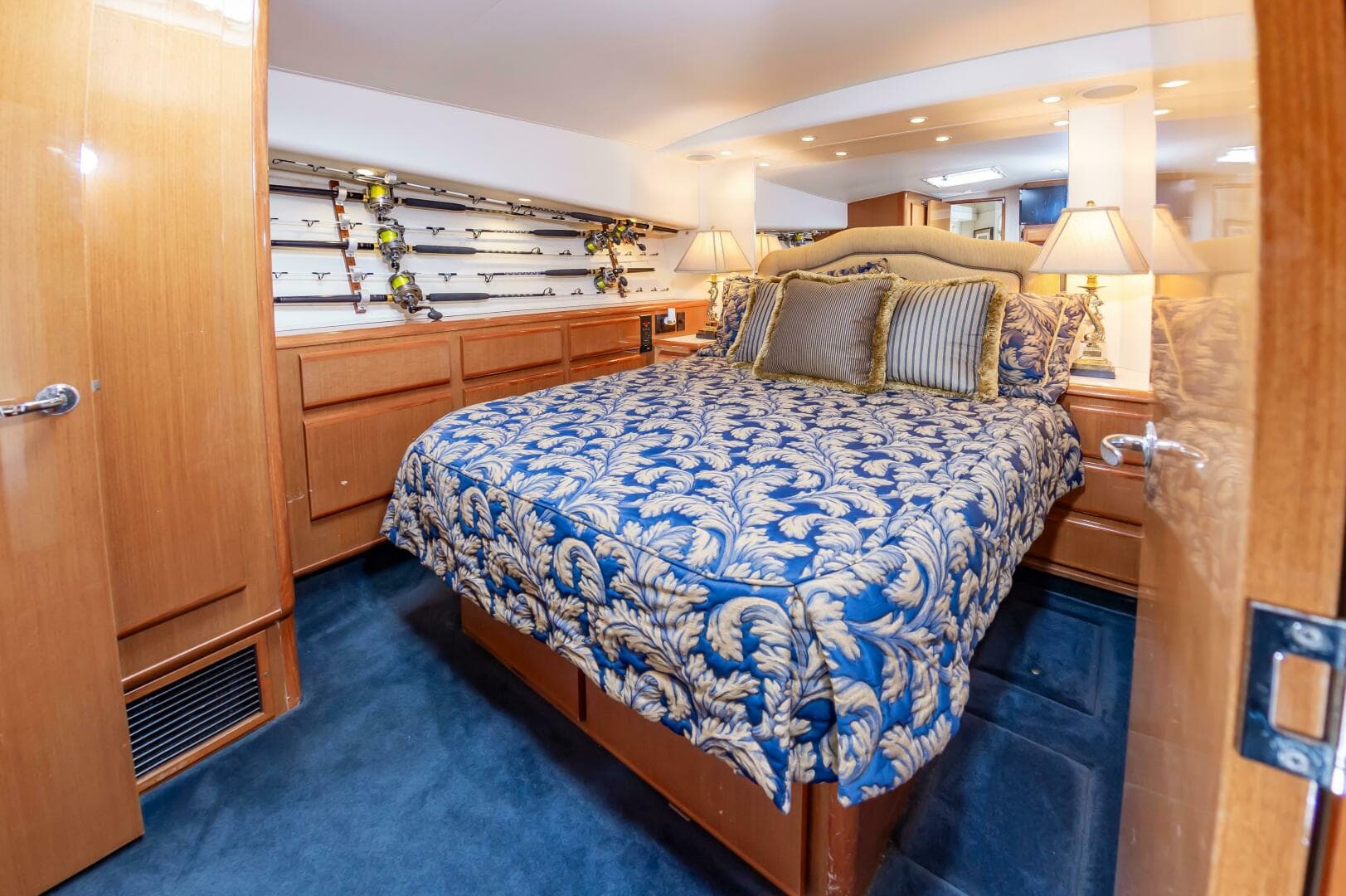 2001 Viking 50 Convertible — photo 44