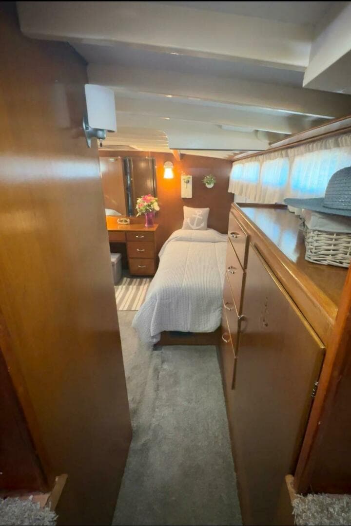 1960 Chris-Craft 45 Constellation — photo 28