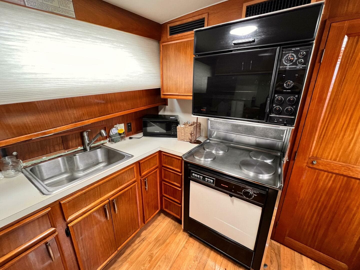 1980 Hatteras 58 — photo 26