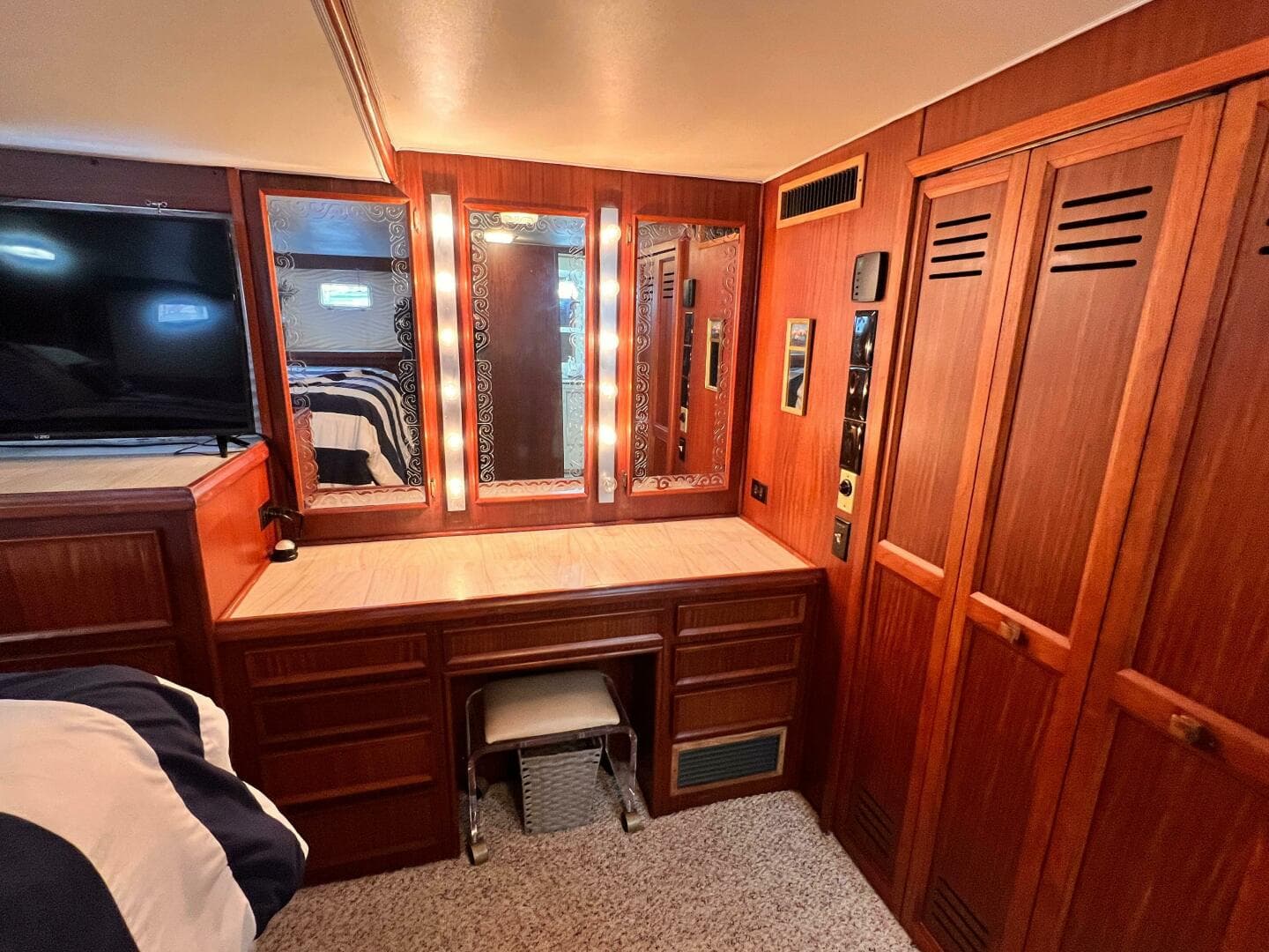 1980 Hatteras 58 — photo 56