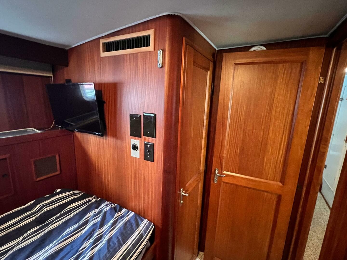 1980 Hatteras 58 — photo 45