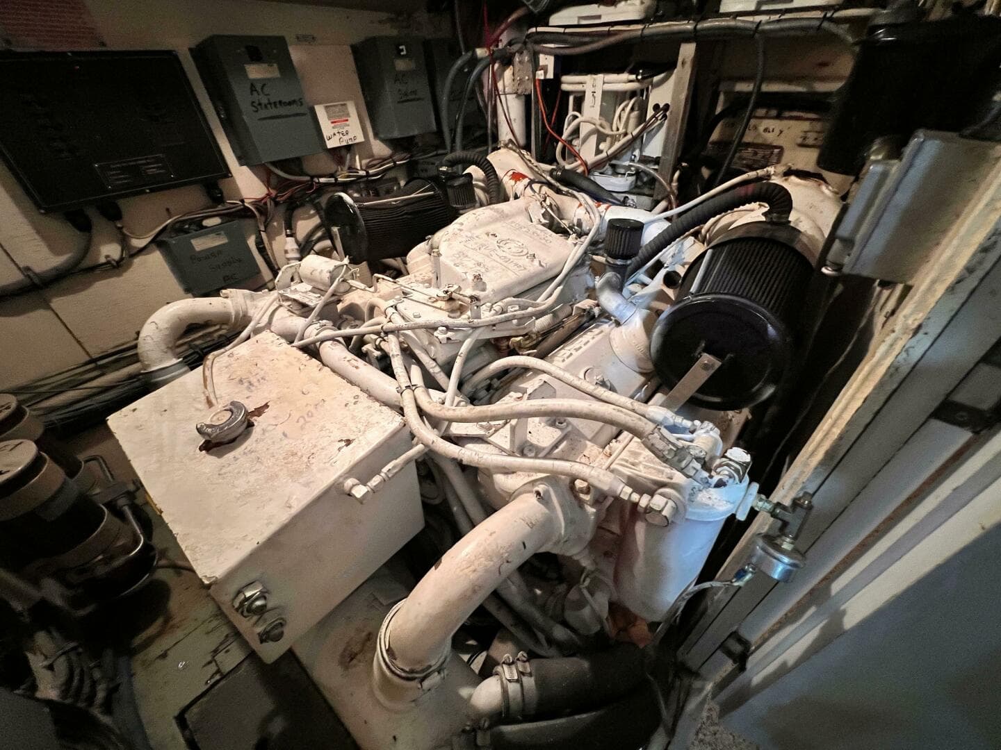 1980 Hatteras 58 — photo 38