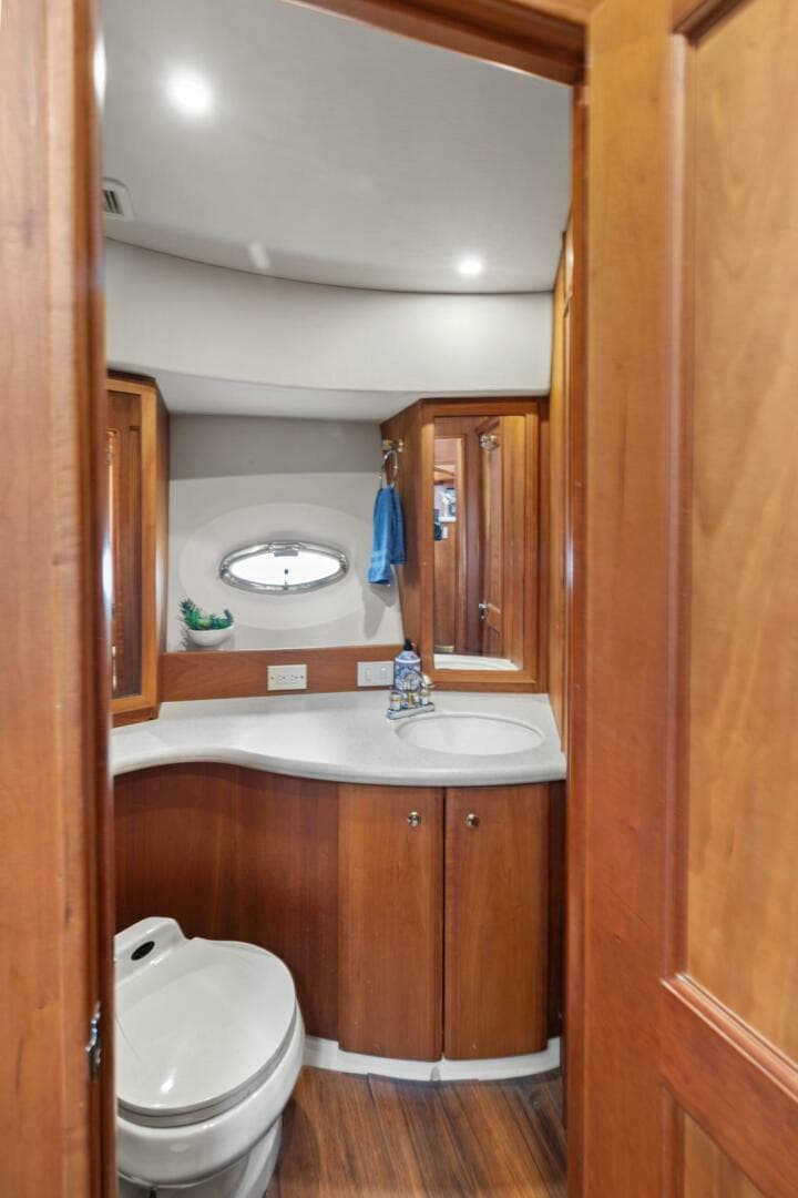 2002 Silverton 43 — photo 34