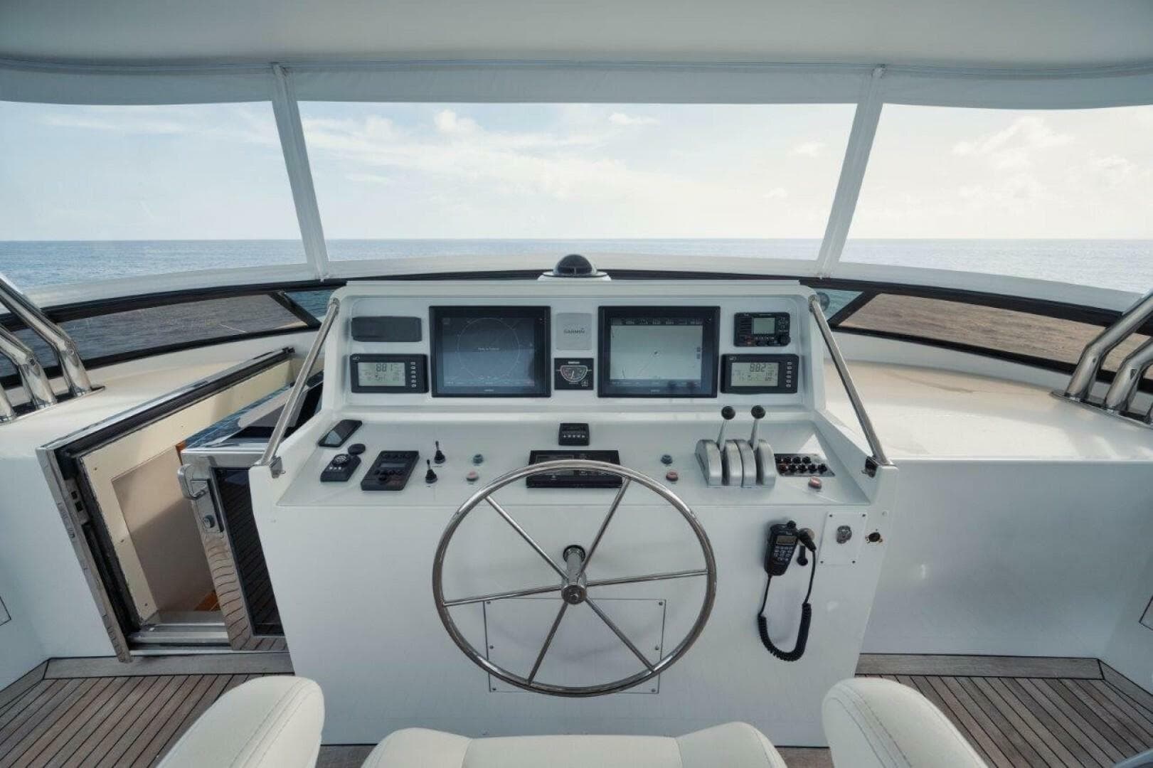 2001 Westport 112 Westport — photo 37