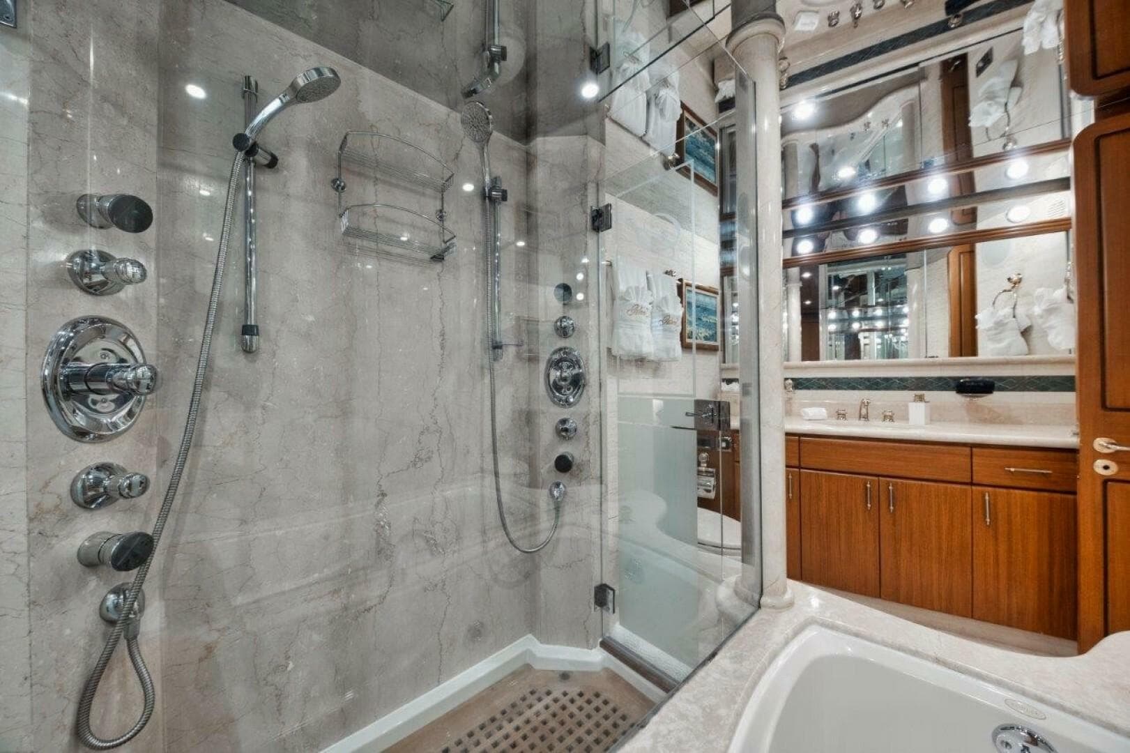 2001 Westport 112 Westport — photo 22