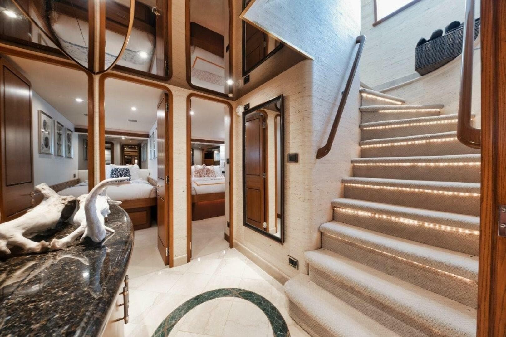 2001 Westport 112 Westport — photo 25