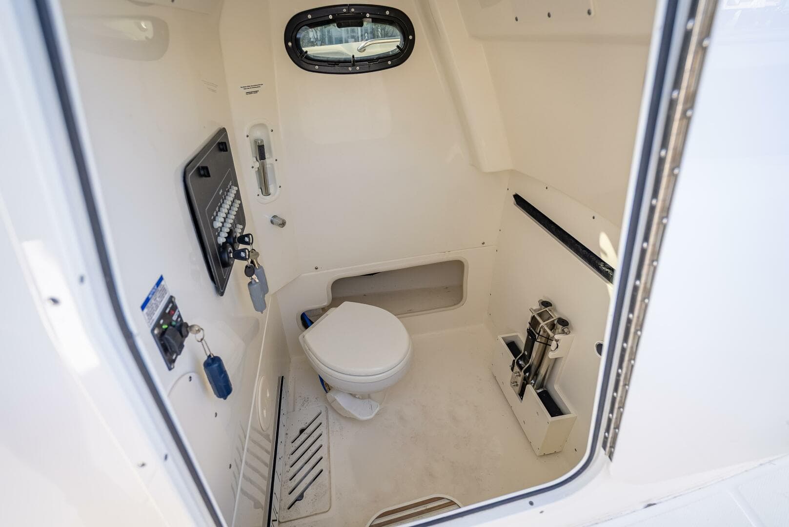 2023 Boston Whaler 280 Outrage — photo 37