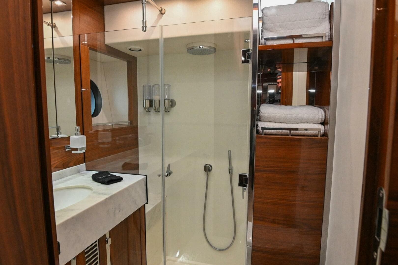 2015 Sunseeker Predator 68 — photo 13