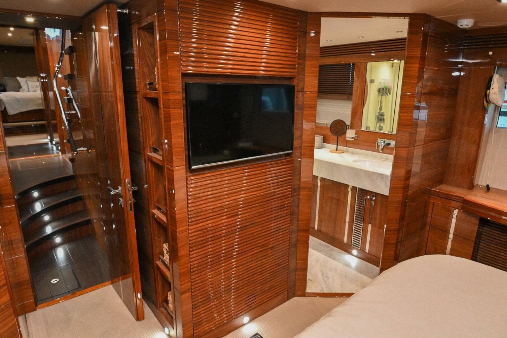 2015 Sunseeker Predator 68 — photo 9