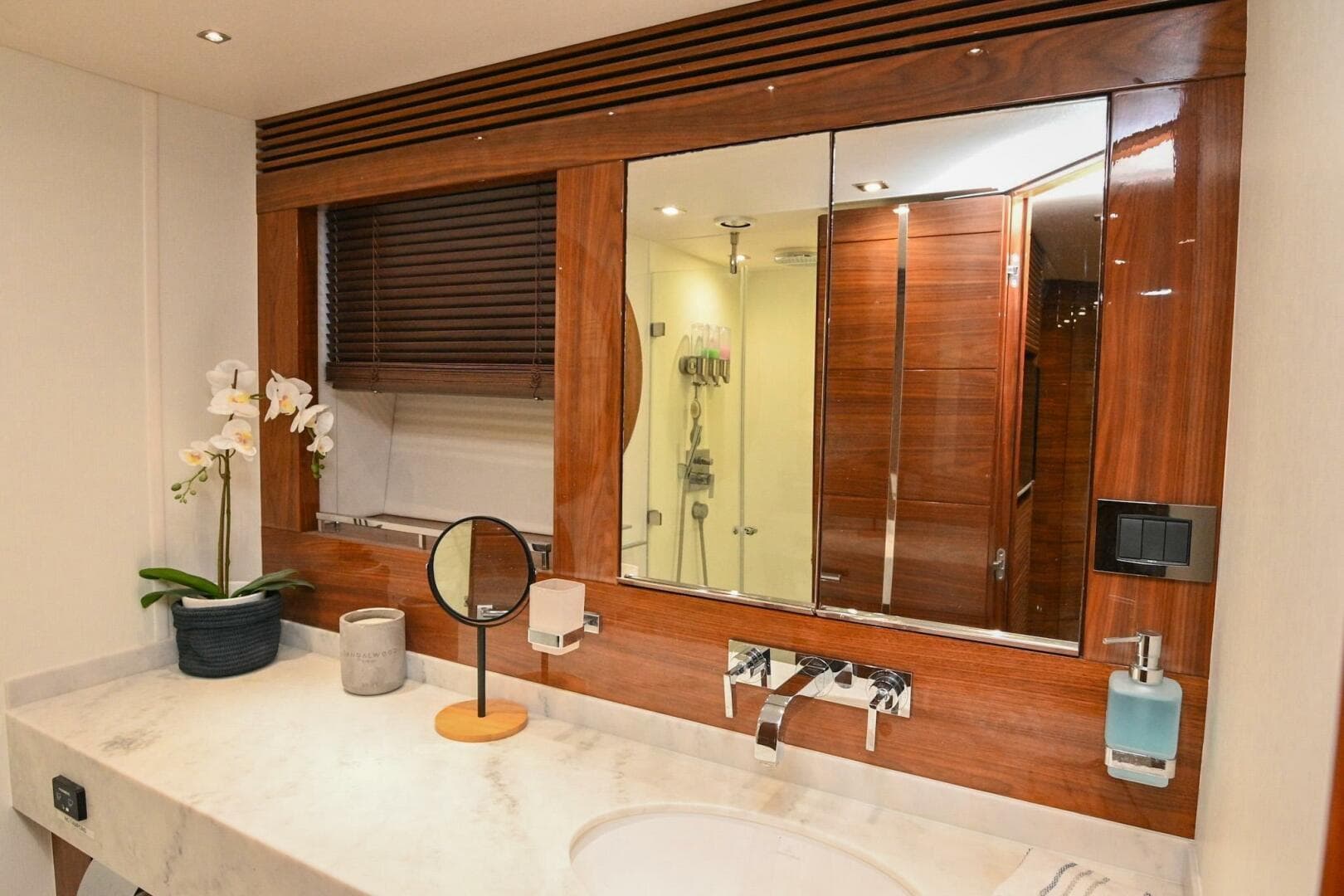 2015 Sunseeker Predator 68 — photo 11