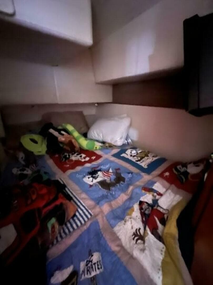 2008 Ovation 52 — photo 23