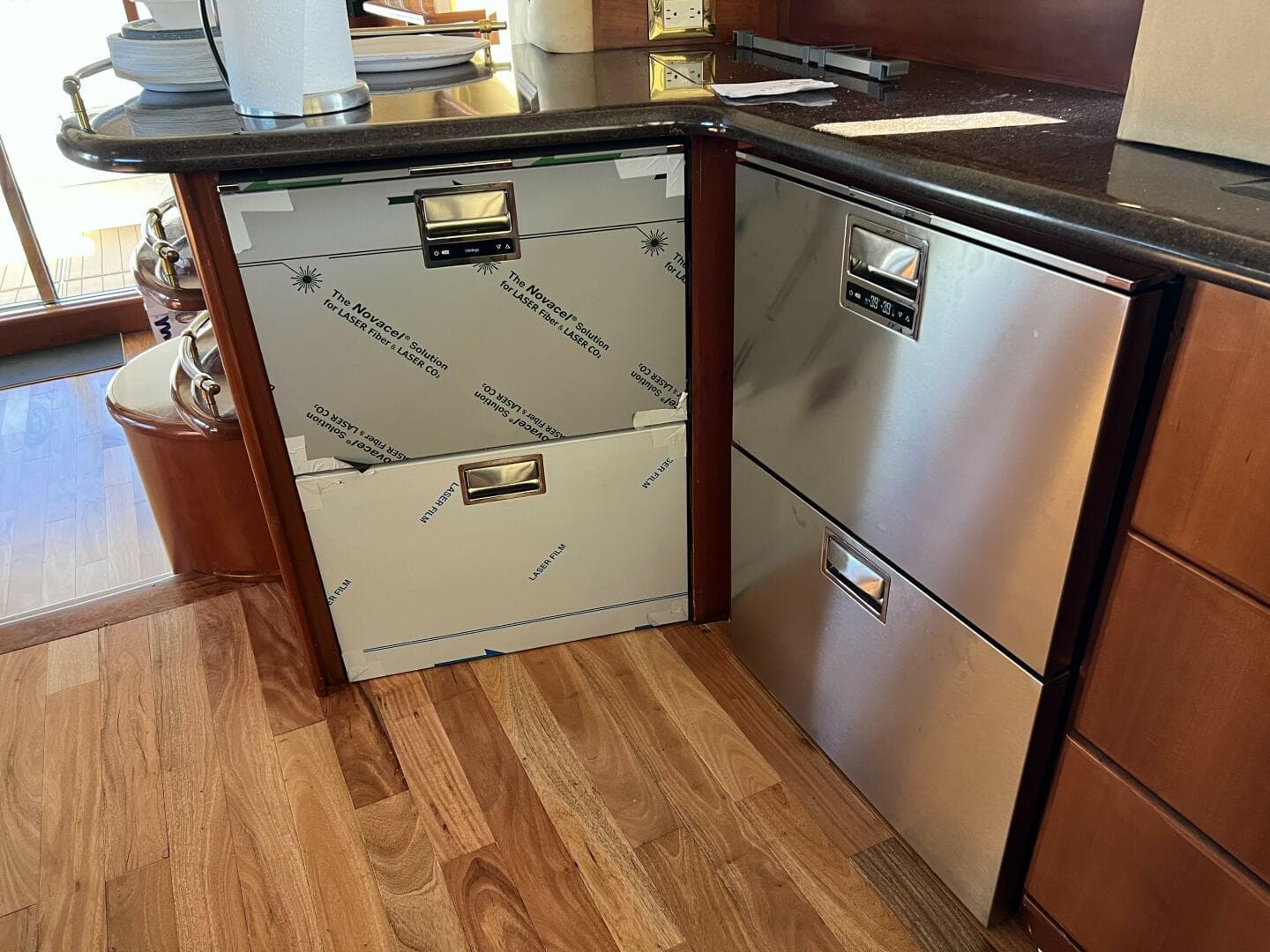 2008 Ovation 52 — photo 35