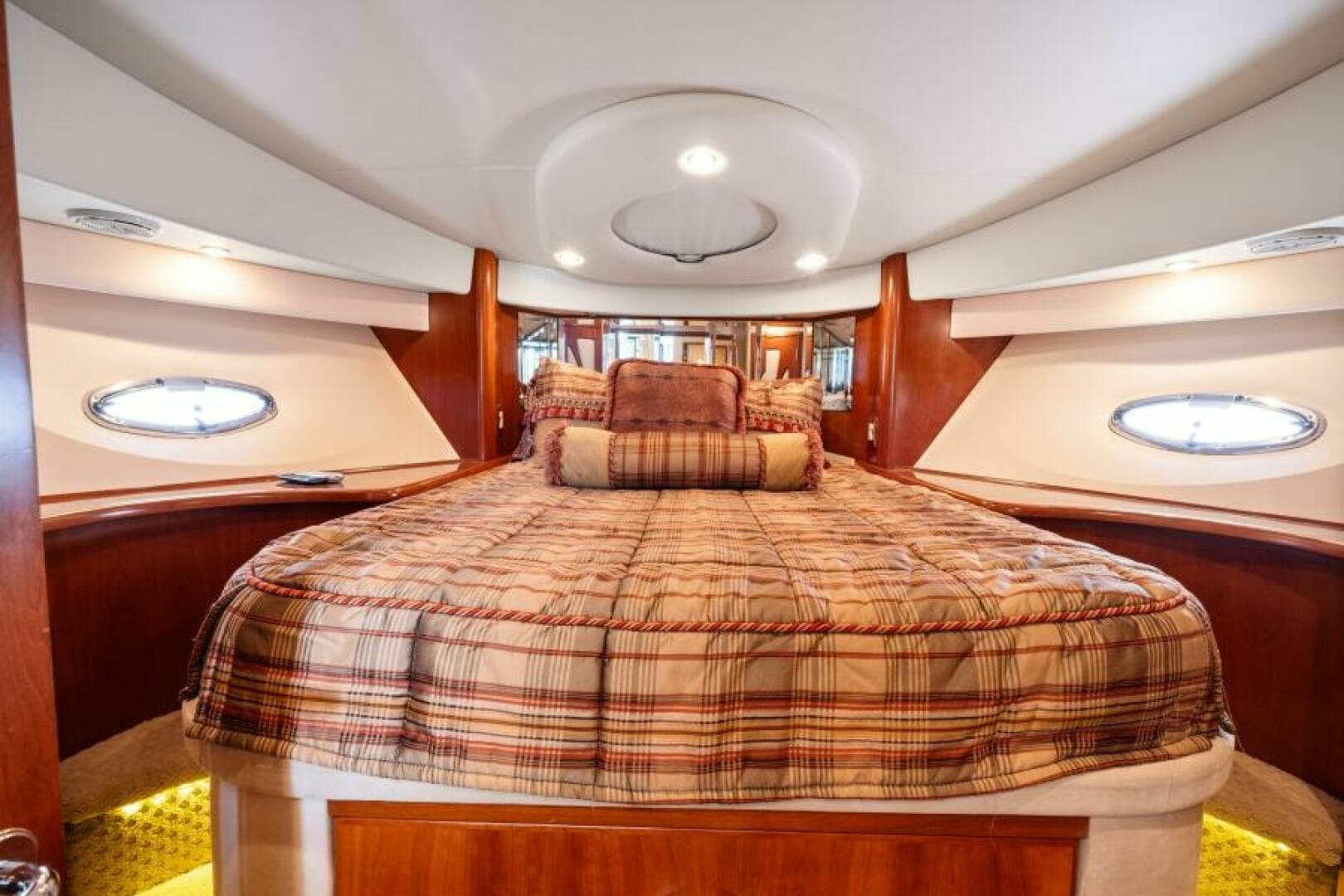 2008 Ovation 52 — photo 16