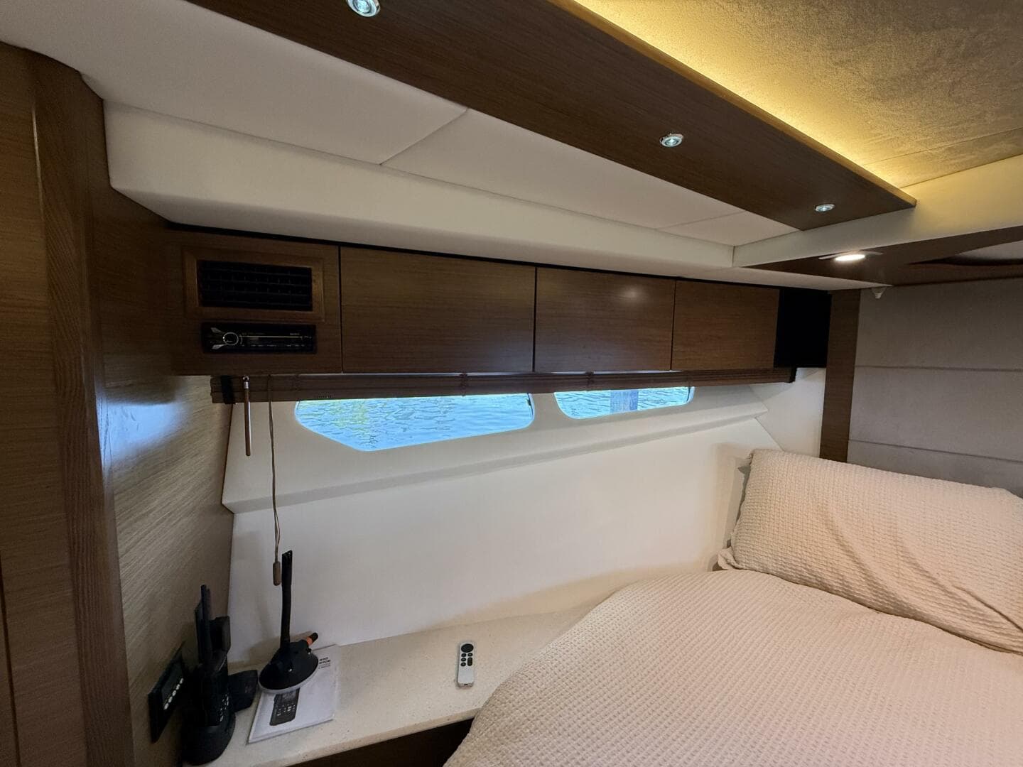 2014 Cruisers Yachts 45 Cantius — photo 24