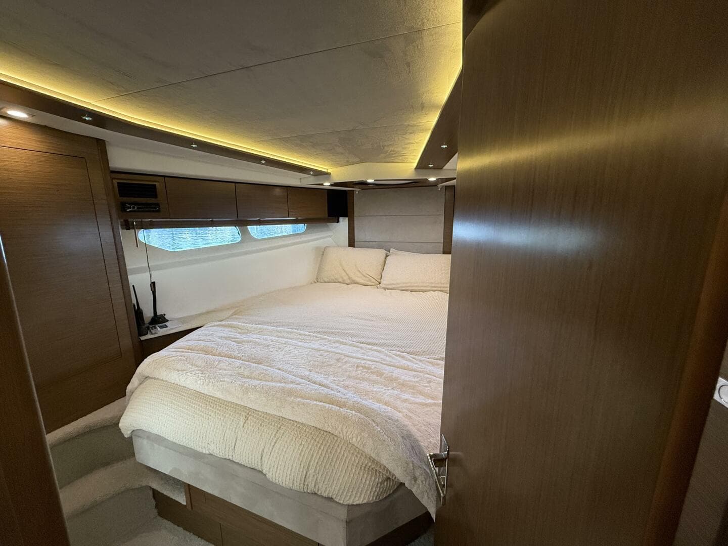 2014 Cruisers Yachts 45 Cantius — photo 26