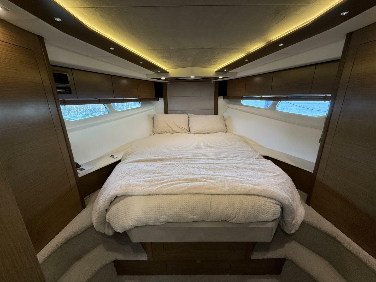 2014 Cruisers Yachts 45 Cantius — photo 20