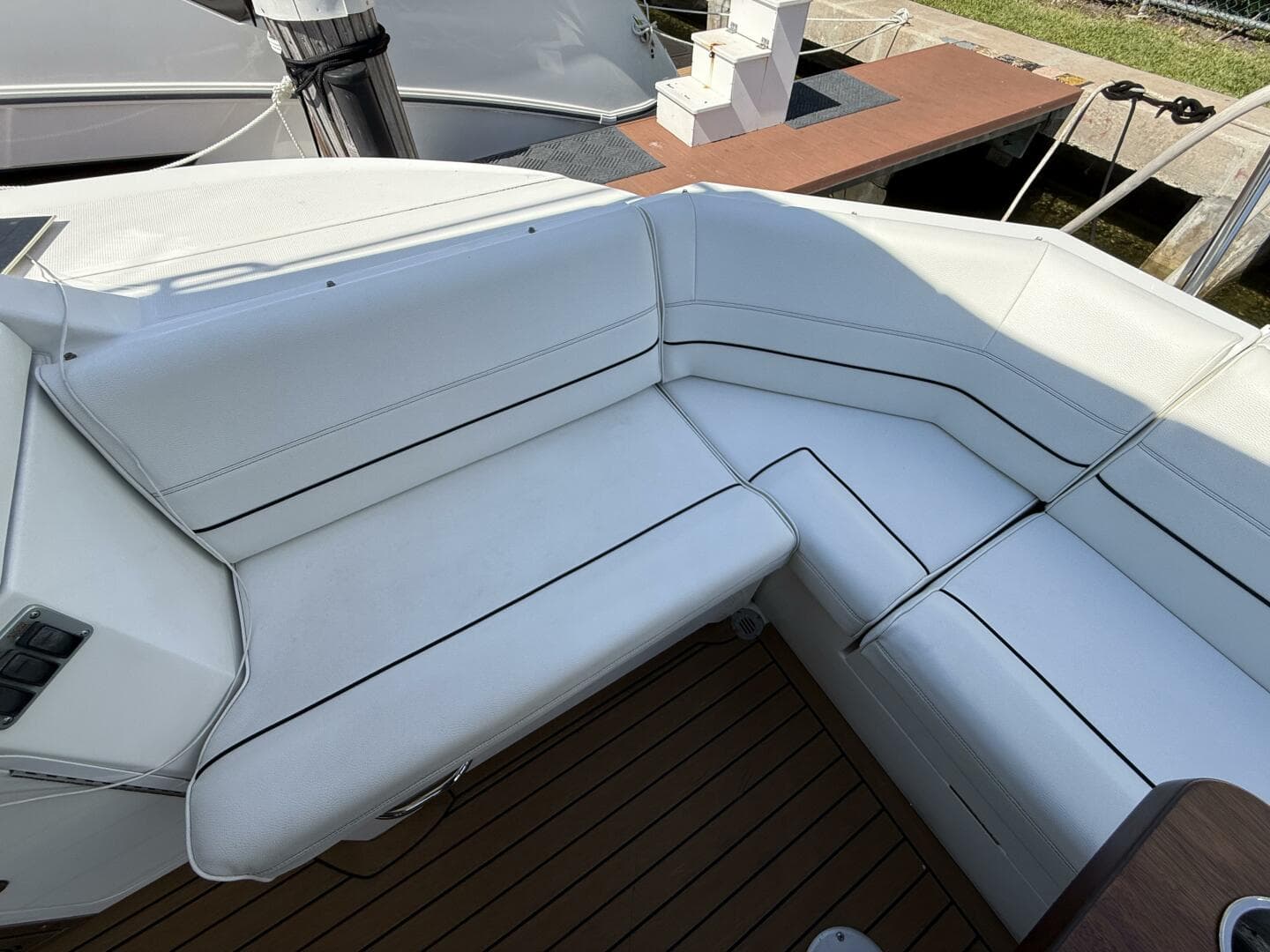 2014 Cruisers Yachts 45 Cantius — photo 42