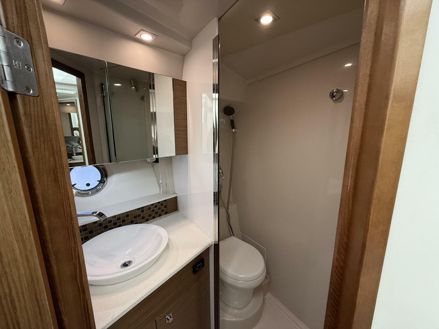 2014 Cruisers Yachts 45 Cantius — photo 27