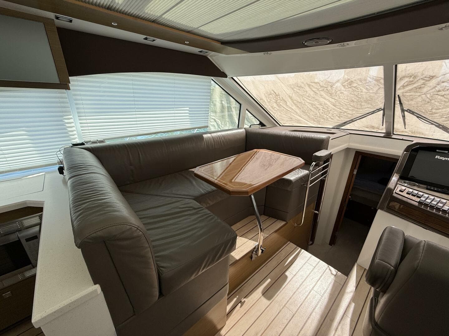 2014 Cruisers Yachts 45 Cantius — photo 18