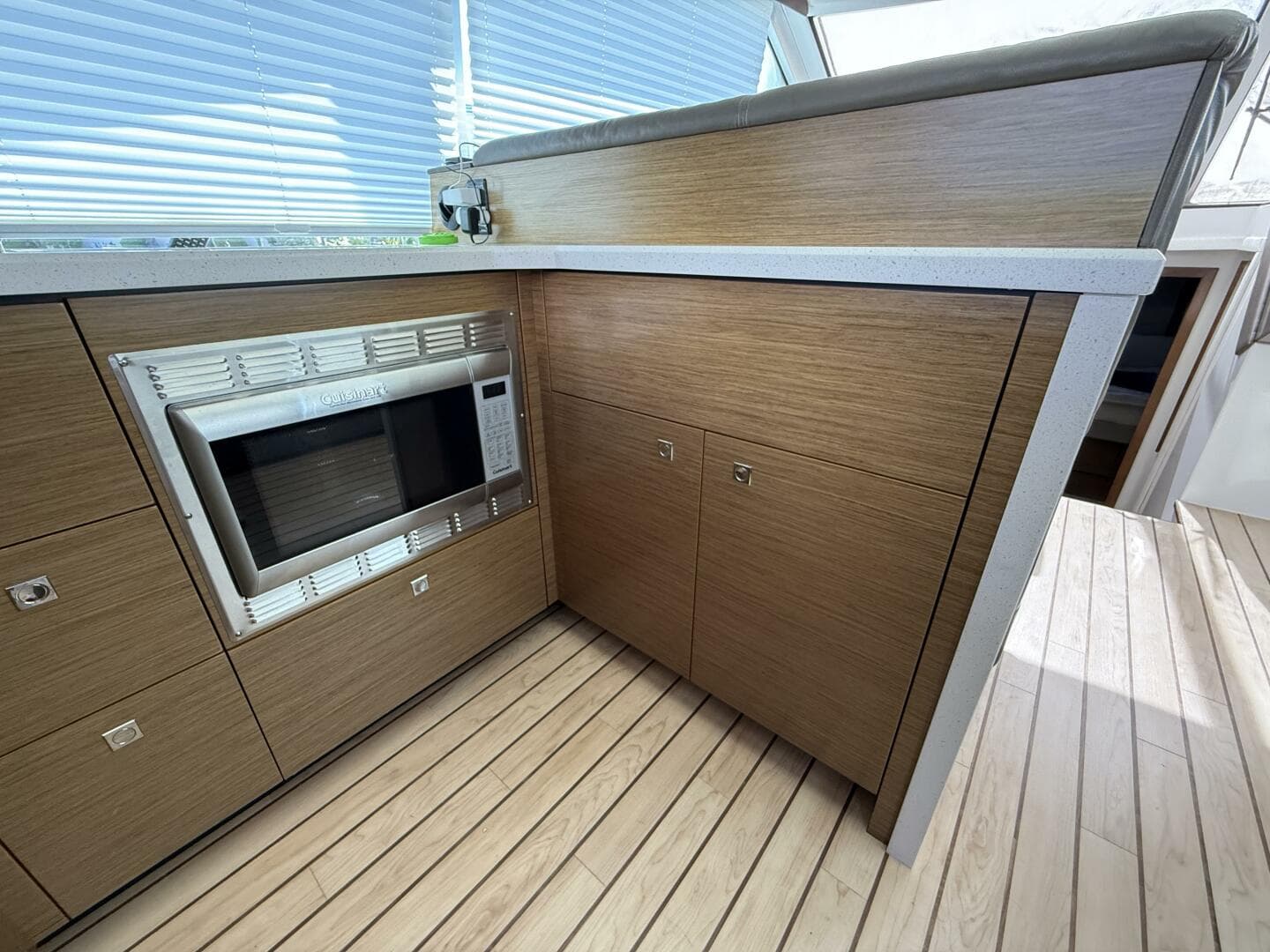 2014 Cruisers Yachts 45 Cantius — photo 7